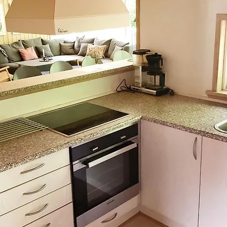 10 Person In Vaeggerlose-by Traum