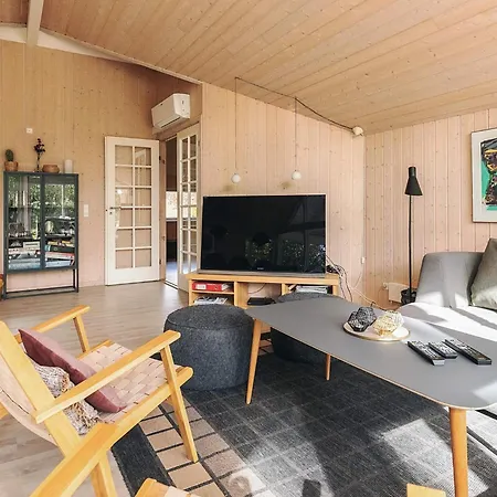 4 Star In Vaeggerlose Ferienhaus