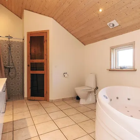 4 Star In Vaeggerlose Ferienhaus *